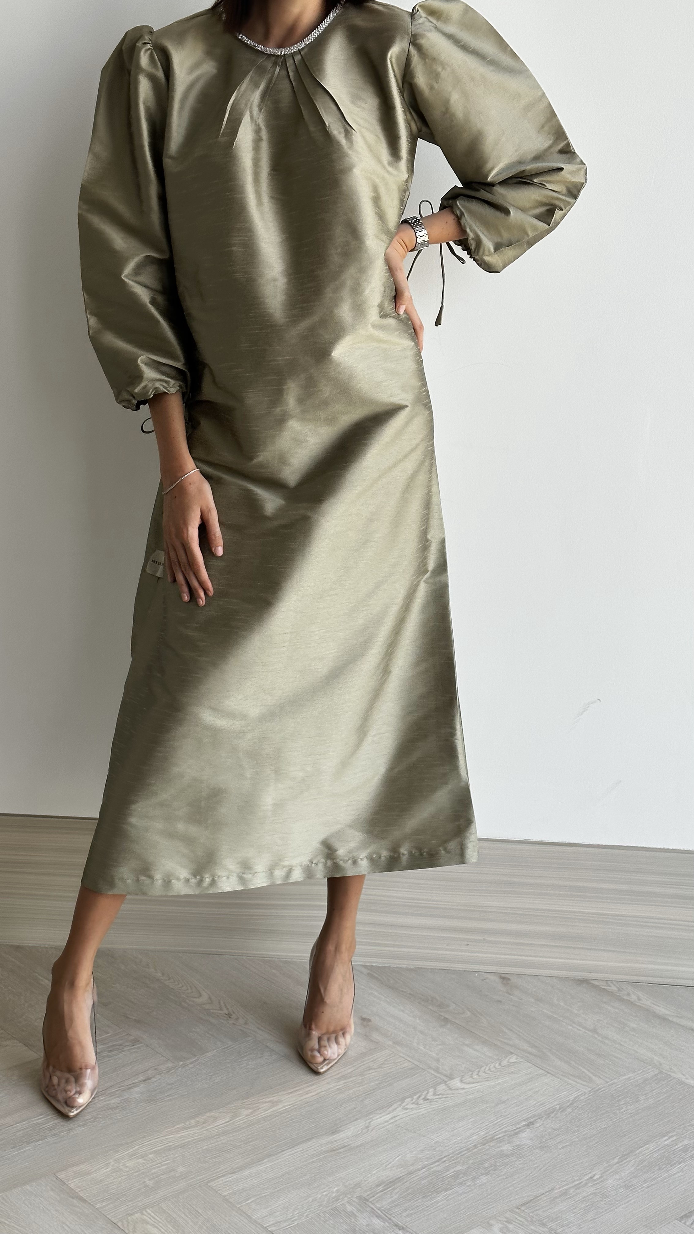 Crystal neck puffy kaftan